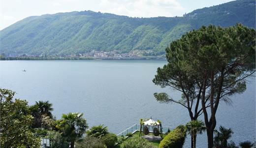 PRESTIGIOUS PENTHOUSE WITH LAKE VIEW