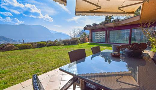 PRESTIGIOSO APPARTAMENTO CON GIARDINO E VISTA LAGO