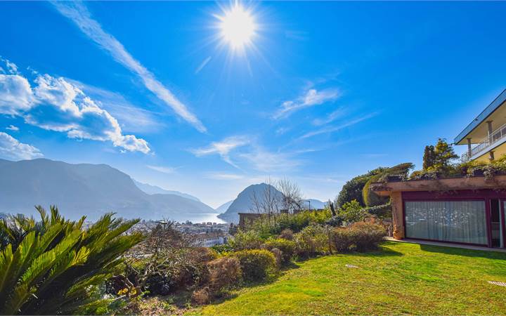 PRESTIGIOUS FLAT WITH GARDEN AND LAKE VIEW