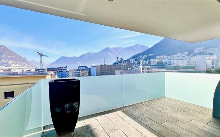 PARADISO: ELEGANT PANORAMIC 4.5 ROOMS FLAT