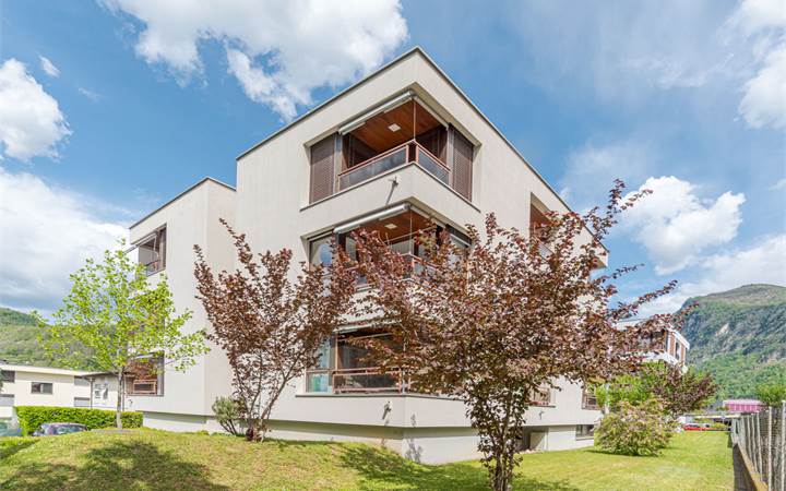 RENOVATED 3.5 LOC FLAT