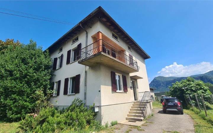 MENDRISIO: two apartment house with land