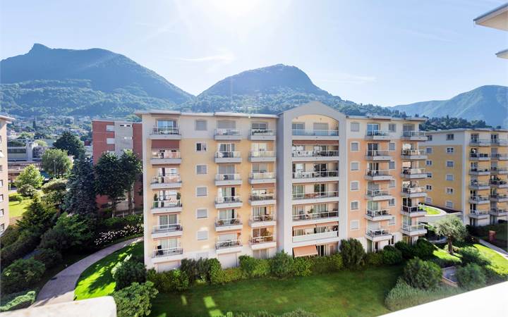 Lugano: spacious 4.5 loc. with open view