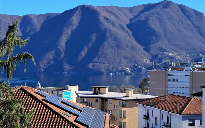Appartamento con vista lago. Vicinanze stazione 