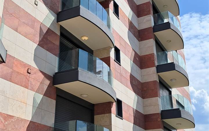 Lugano: modern flat in elegant condominium