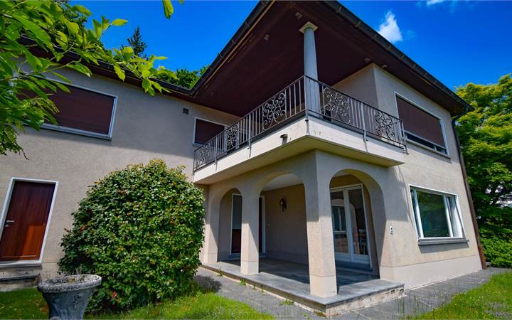 PANORAMIC VILLA WITH LAKE VIEW AND PRIVACY