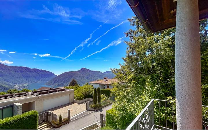 VILLA PANORAMICA A CARONA CON VISTA LAGO E PRIVACY