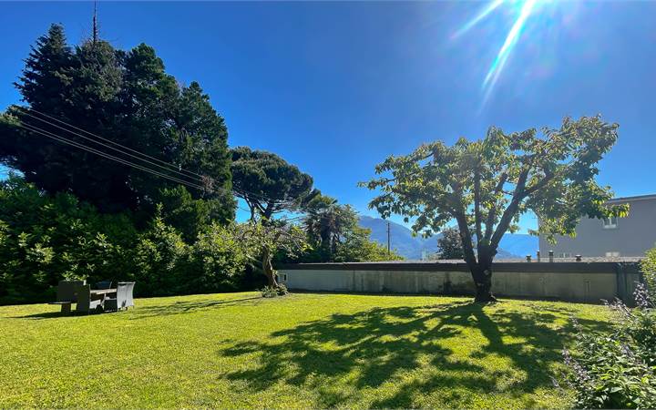 BRIGHT 3.5-ROOM HOLIDAY APARTMENT WITH LAKE VIEW