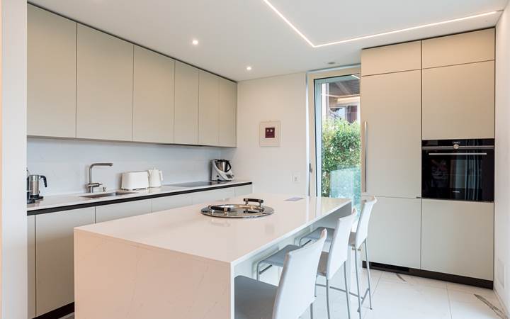 ELEGANT 3.5-ROOM IN THE HEART OF LUGANO-BREGANZONA