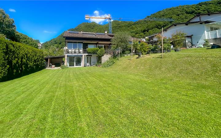 MULTI-FAMILY VILLA WITH LAND AND OPEN VIEWS
