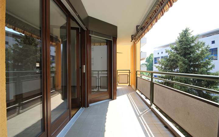 4.5-room flat in a quiet and serviced area