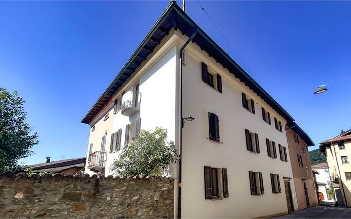HISTORIC VILLAGE HOUSE WITH GARDEN