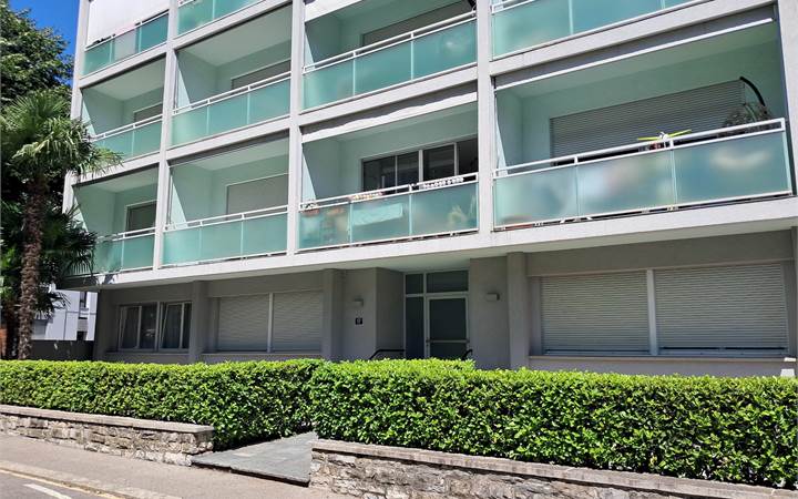 Spazioso appartamento rinnovato a due passi dal lago