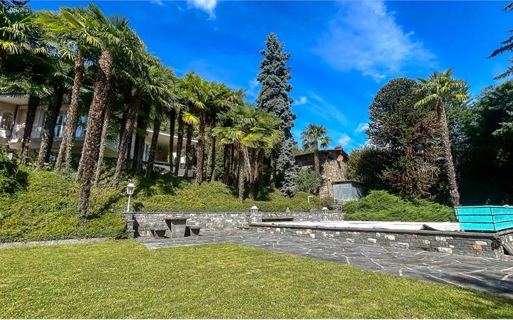 VILLA INDIPENDENTE CON PISCINA E DEPANDANCE