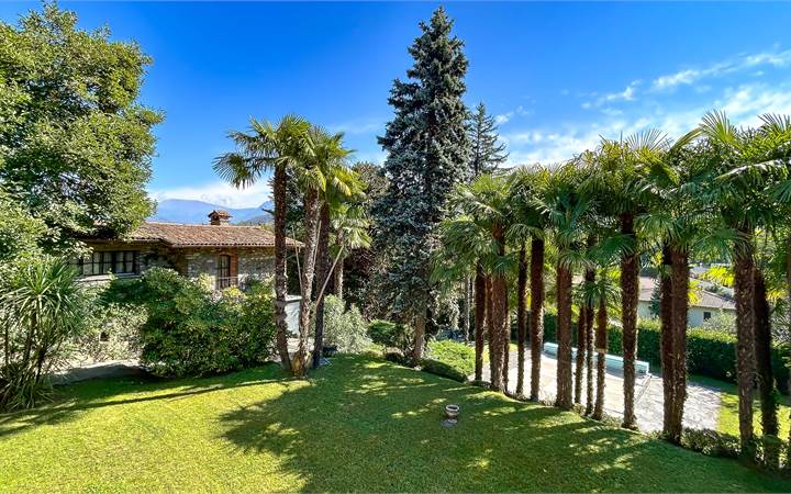 VILLA INDIPENDENTE CON PISCINA E DEPANDANCE