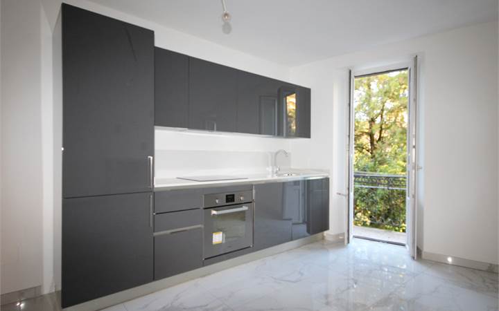 2.5-room penthouse with  balcony near the lake