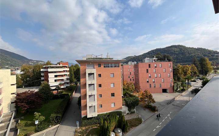 Agno: 4,5 loc. con ampia terrazza e vista aperta