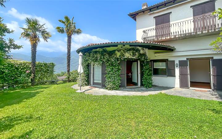 ELEGANTE APPARTAMENTO 4,5 CON GIARDINO PRIVATO 