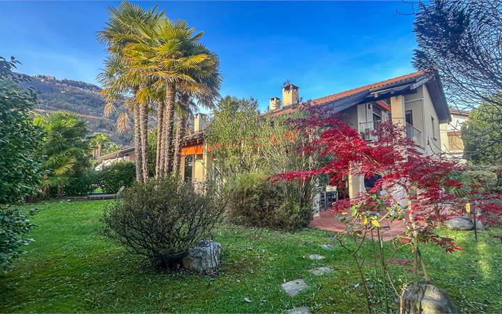 ELEGANTE VILLA SINGOLA CON GIARDINO IN ZONA STRATEGICA