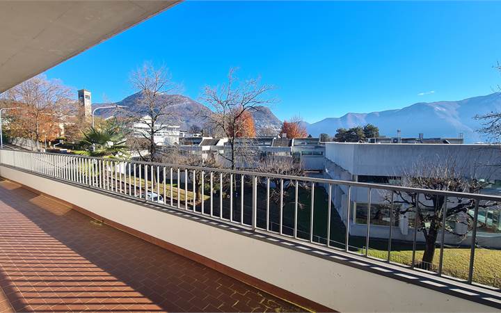 MASSAGNO: BIG 7 ROOMS FLAT WITH THREE PARKINGS