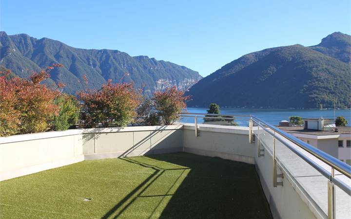 Melide: 4,5 loc. con vista lago e terrazza sul tetto