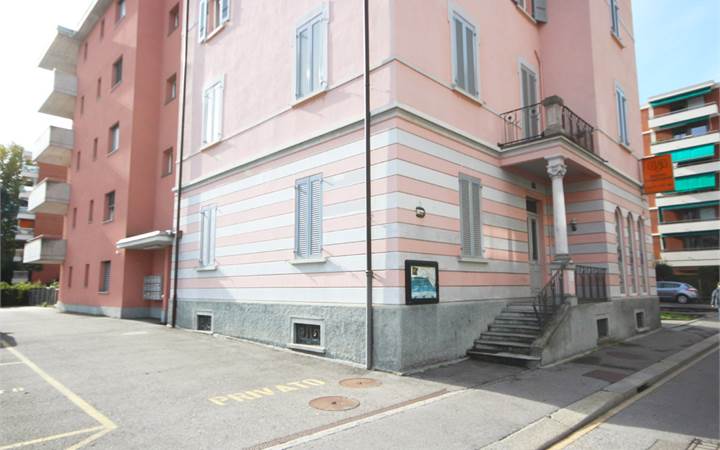 Lugano: uffici su due livelli in posizione strategica