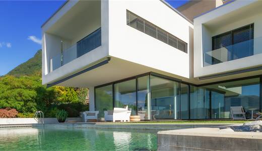 Lugano: prestigious contemporary villa with swimming pool and lake view