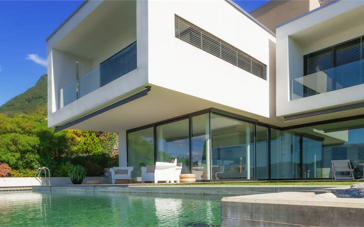 Lugano: villa contemporanea di prestigio con piscina e vista lago