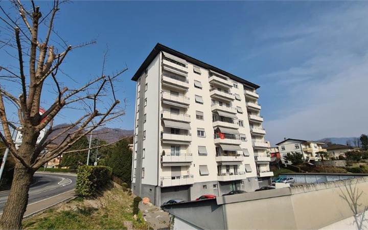 MORBIO INFERIORE: big 3.5 rooms flat with terrace and parking