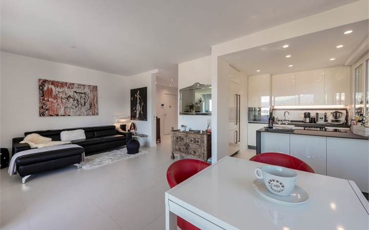 Spacious 4.5-room flat with an open view.