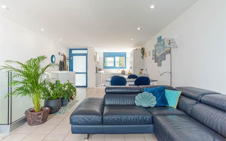 Paradiso: triplex con parziale vista lago e giardino privato