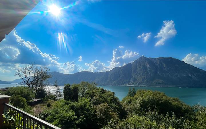 LUXURY APARTMENT WITH PANORAMIC LAKE VIEWS