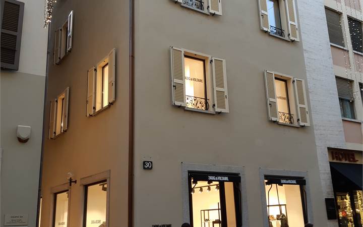 Lugano centro: spazio commerciale esclusivo nel cuore di Via Nassa 