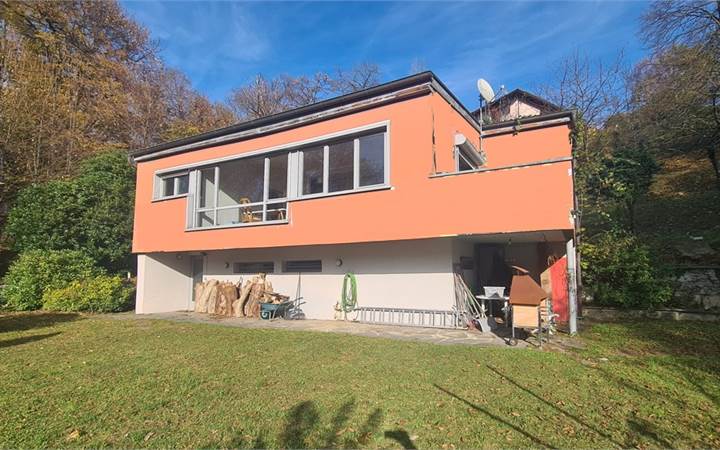 ROVIO: BELLA CASA VISTA LAGO CON AMPIO TERRENO