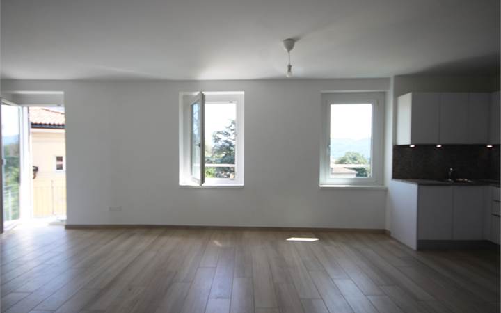 Balerna: 4 locali ristrutturato con vista aperta