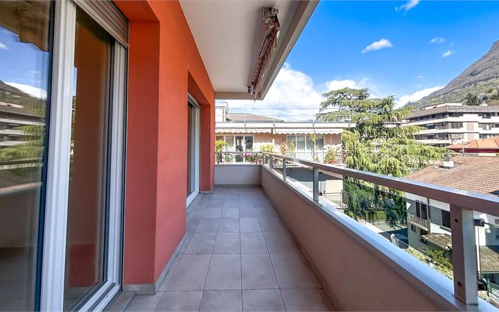 2.5-ROOM APARTMENT IN CASSARATE WITH FIREPLACE AND BALCONY