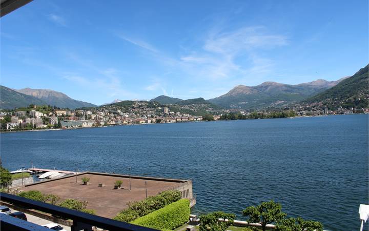 Paradiso: 3.5-bedroom property on the lakeside with breathtaking views