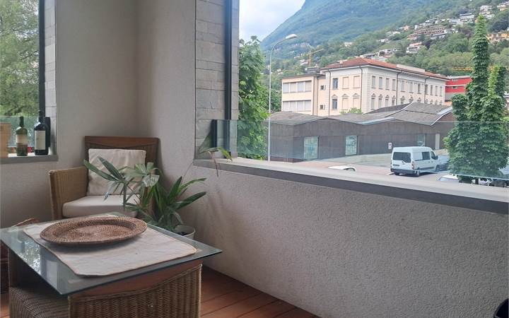 Lugano: a luxury 3.5-room furnished flat just a stone's throw from the lake