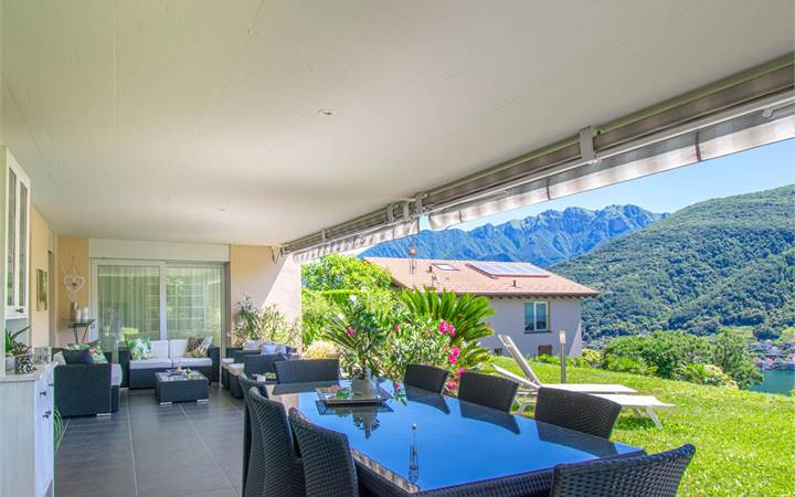 APPARTAMENTO CON VISTA LAGO E GIARDINO