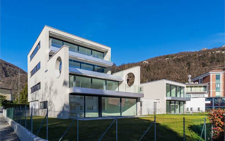 Maroggia splendido 3.5 loc con giardino privato a due passi dal lago