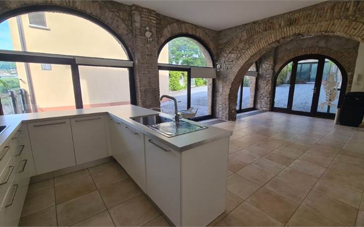 COLDRERIO: SCENIC 3.5 ROOM APARTMENT IN THE VINEYARD