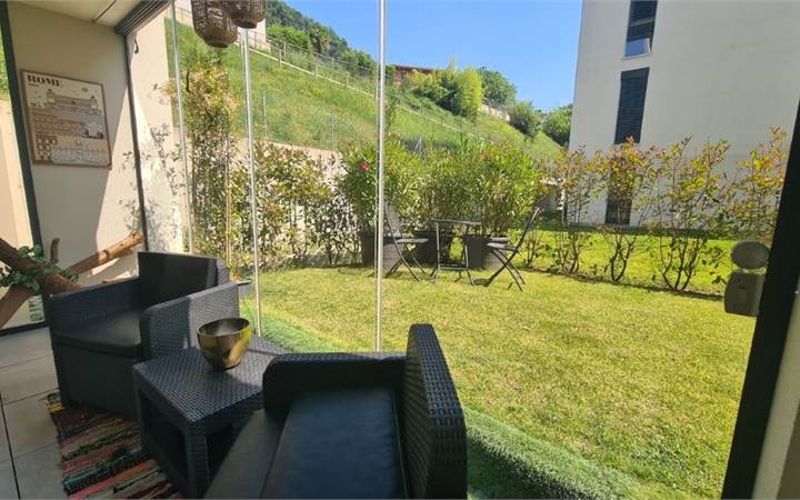 MENDRISIO: SPACIOUS 2.5-ROOM FLAT WITH VERANDA AND GARDEN