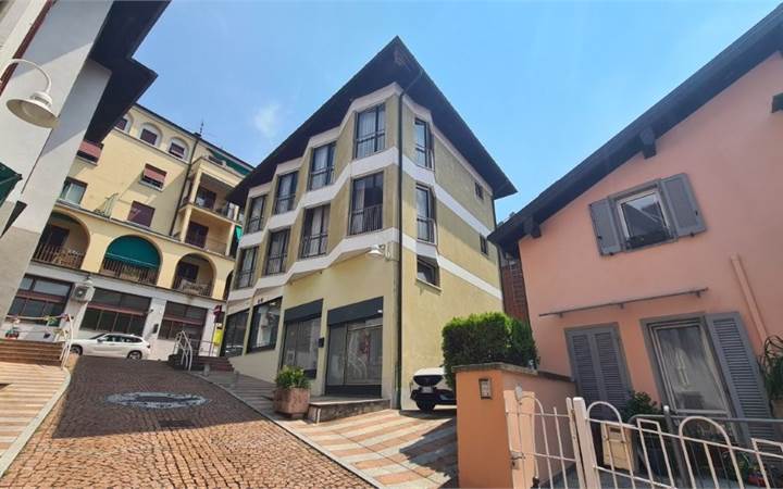 CAMPIONE D'ITALIA: BRIGHT 4.5-ROOM FLAT IN THE TOWN CENTER