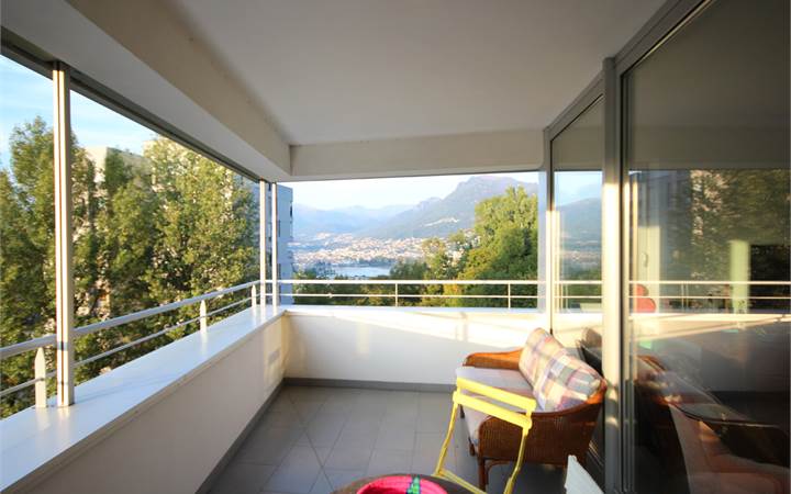Lugano Pazzallo: modern 4.5-room flat with lake view