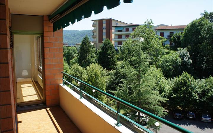 BALERNA: LUMINOSO 4.5 LOC. CON PARCO CONDOMINIALE 