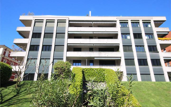 Lugano: renovated 3.5-room flat with terrace