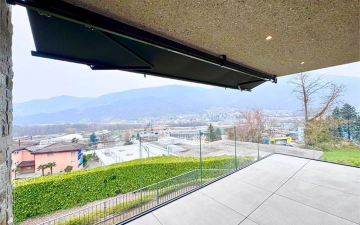 CADEMPINO: MODERNO 3.5 LOC. CON TERRAZZO