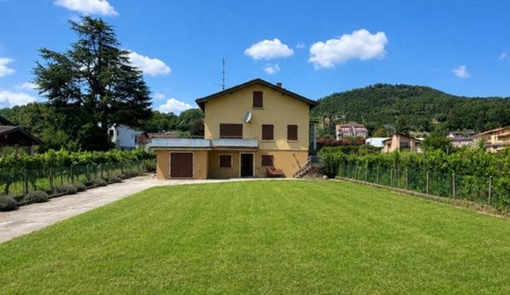 MENDRISIO RANCATE: CASA DA RIATTARE CON TERRENO EDIFICABILE